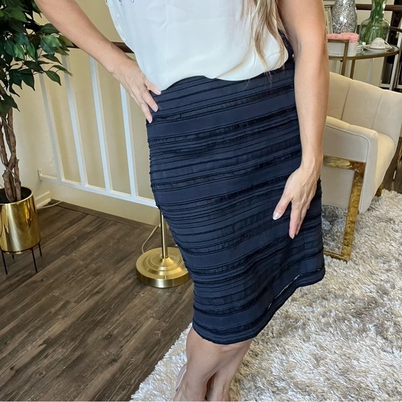 Escada Knee Length Navy Blue Straight Fully Lined Pencil Vintage Skirt Size XXL - Picture 4 of 14